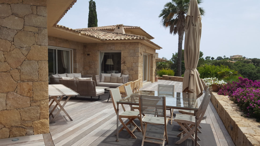 terrasse location villa de luxe punta d'arasu bord de mer avec piscine sud corse
