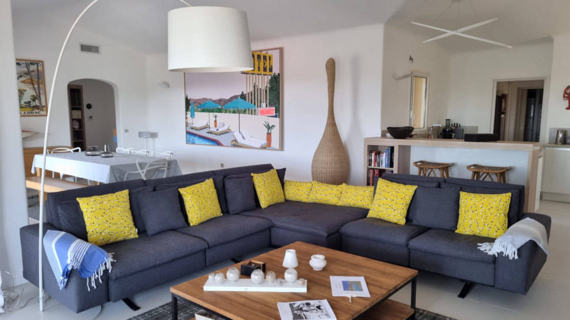 Salon dans villa avec piscine et vue mer Porto-Vecchio
