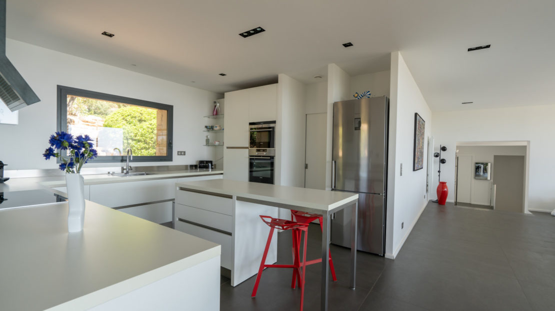 cuisine location villa vue mer piscine sud corse