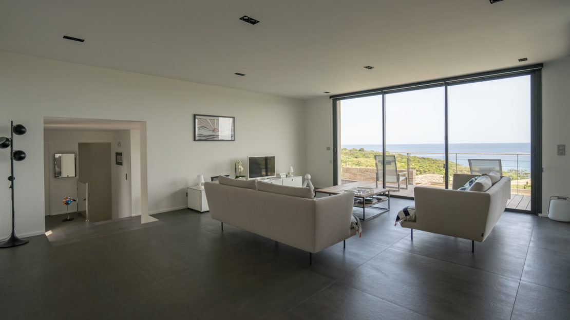 location villa de luxe avec piscine proche de la plage capicciola corse du sud