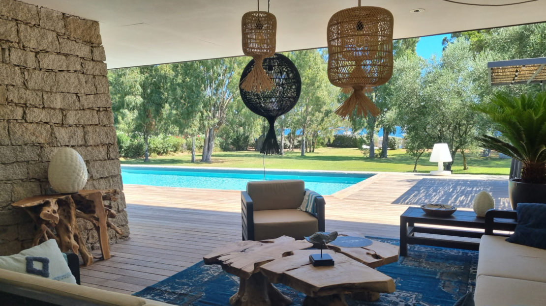 terrasse côté piscine