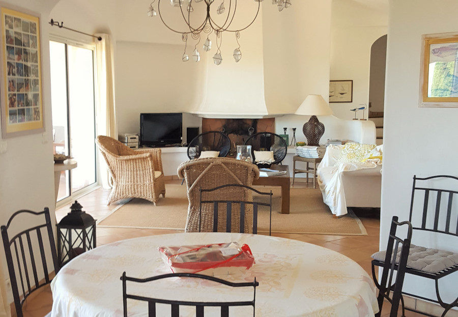 Jolie villa de 200 m² vue sur mer et accès direct à la plage