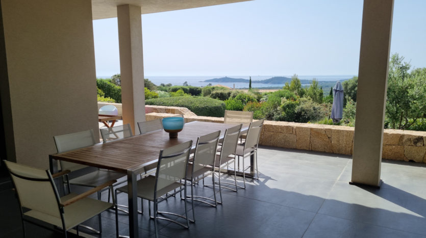 Vue sur la baie de Pinarello -location de villa avec piscine -vue mer-