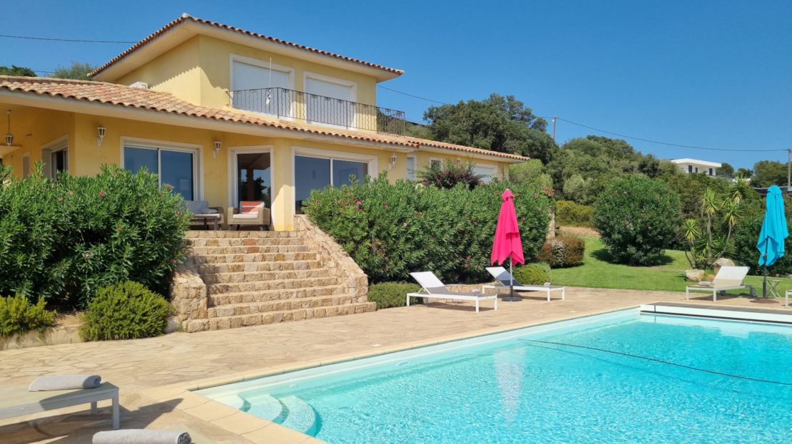 location corse du sud villa avec piscine-porto-vecchio