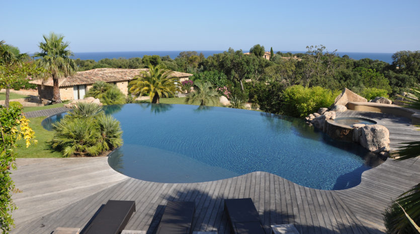 location villa de luxe vue mer avec piscine corse du sud