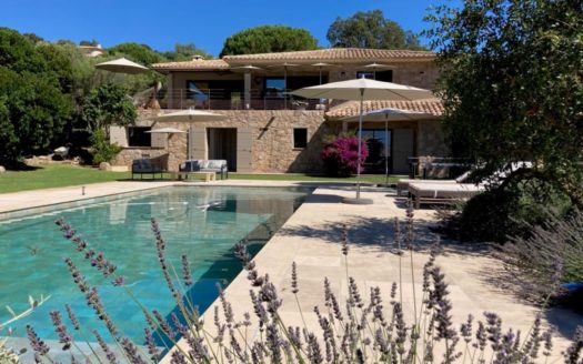 Belle villa avec piscine dans domaine privé proche Saint-Cyprien