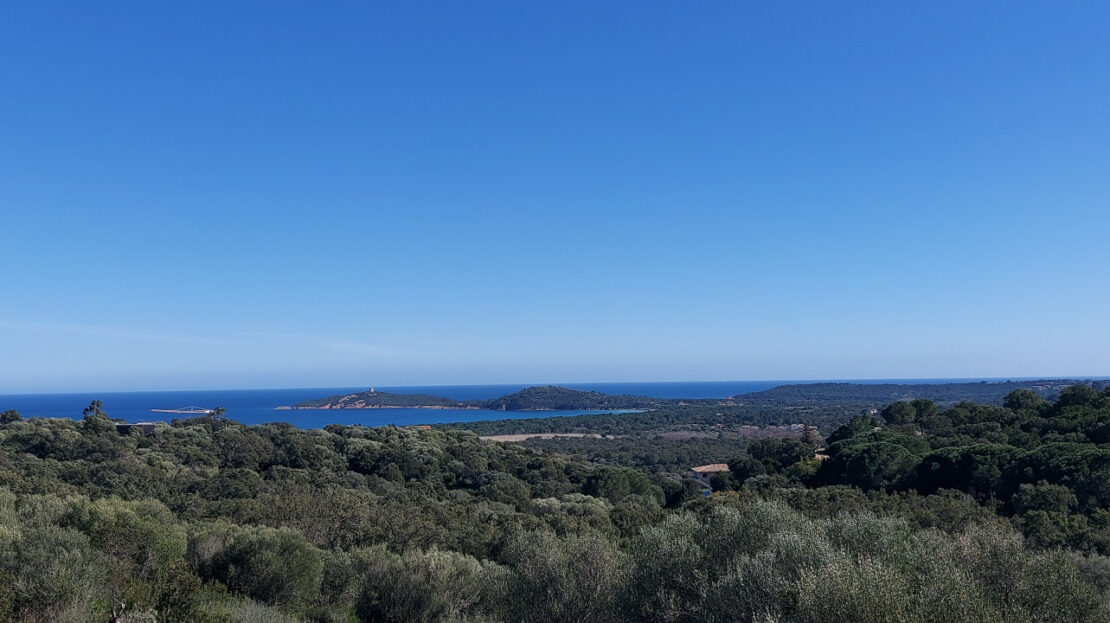 vente-villa-domaine-prive-piscine-vue-mer