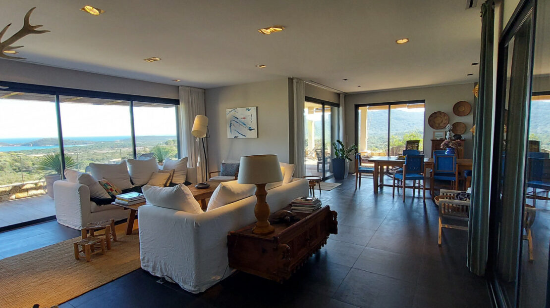 vente-villa-domaine-prive-piscine-vue-mer