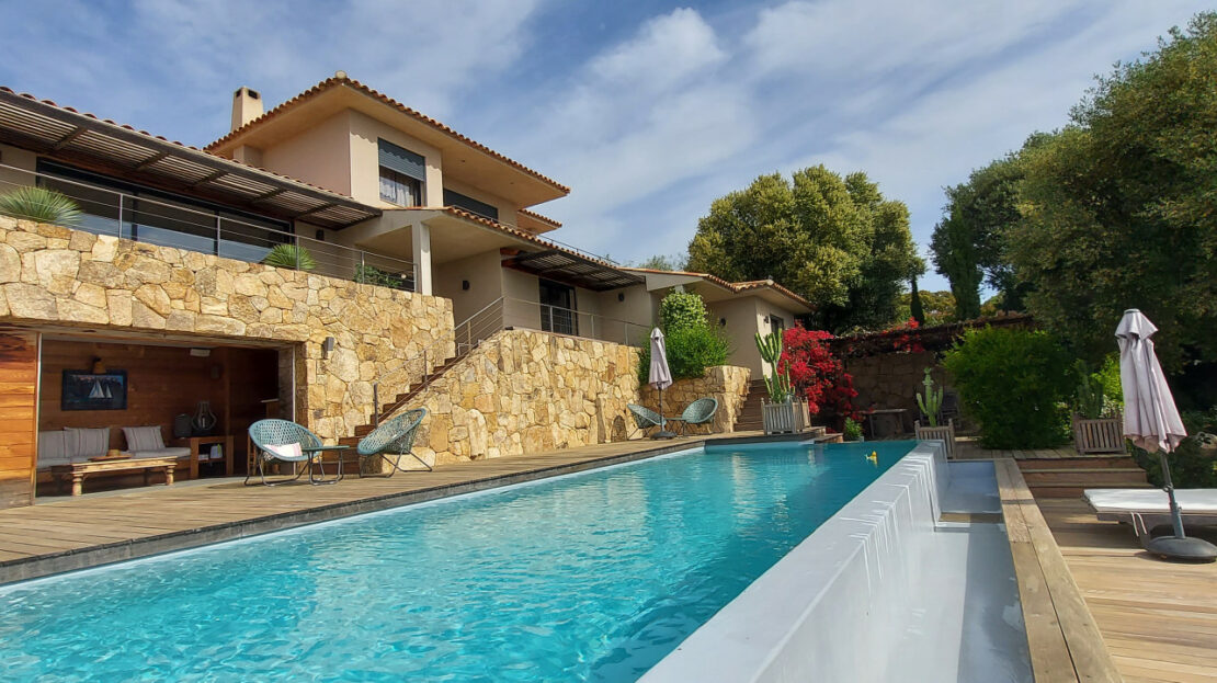 vente-villa-domaine-prive-piscine-vue-mer