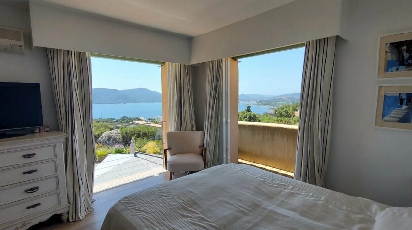 Belle Villa dominant le golfe de Porto-Vecchio, à vendre